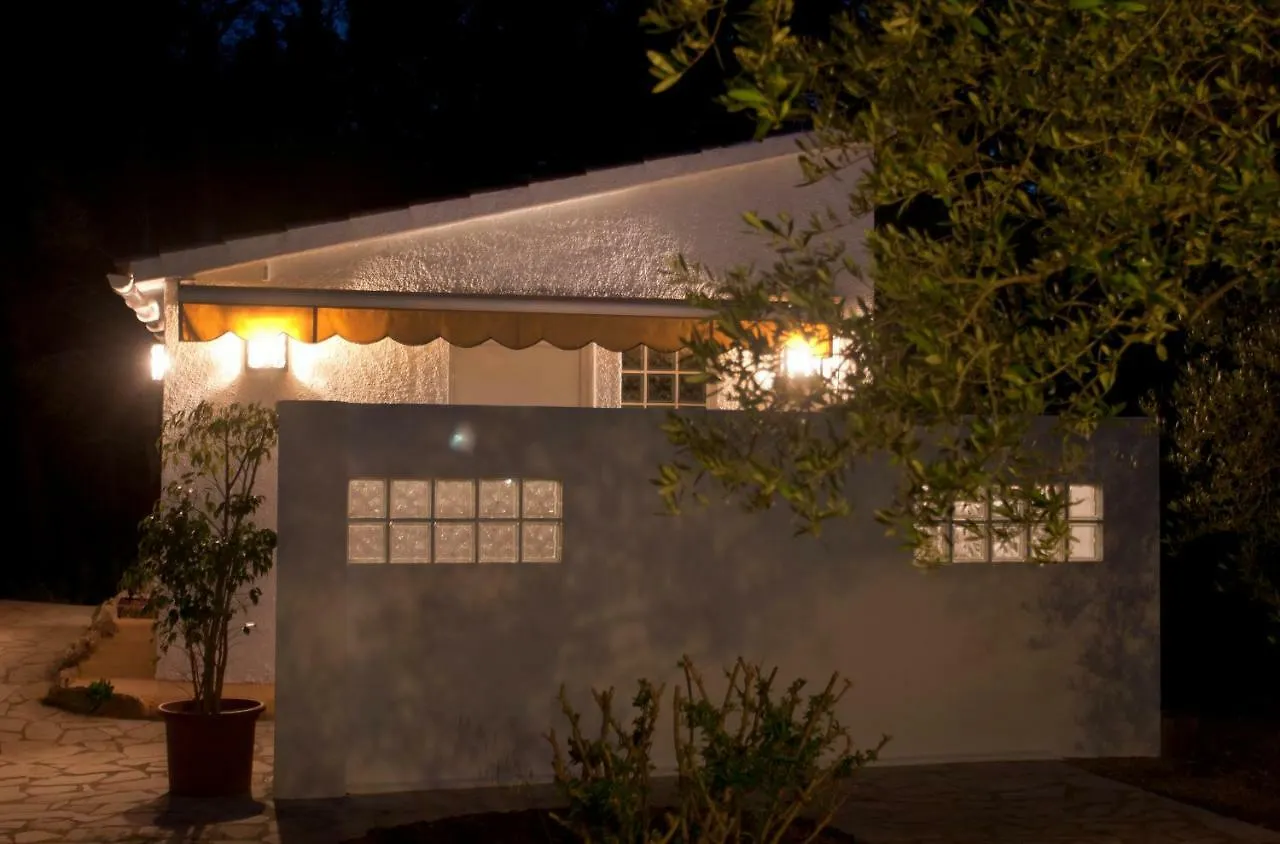 Летний дом Гостевой дом Ca L'Eli Different Experience Hutt 12157 Mont-roig del Camp